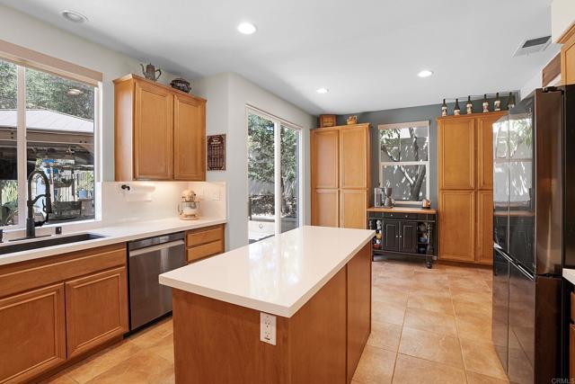 Detail Gallery Image 16 of 44 For 2217 Corte San Simeon, Chula Vista,  CA 91914 - 4 Beds | 3 Baths