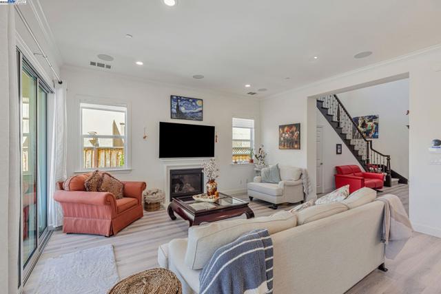 258 Goldfield Pl, San Ramon CA: https://media.crmls.org/mediaz/74ed63f8-d553-47a6-99f6-15a9d17670b9.jpg