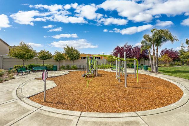 850 Maple Place, East Palo Alto CA: https://media.crmls.org/mediaz/74ed8b50-ccb2-47ef-8835-6a3083fb9fe5.jpg