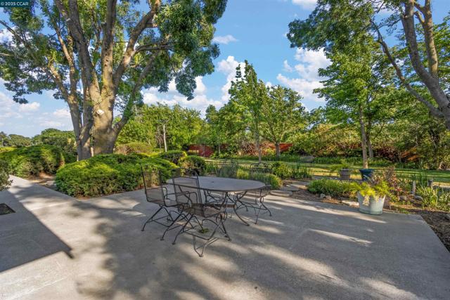 5435 Box R Ranch Rd, Vacaville CA: https://media.crmls.org/mediaz/74edd6df-9525-4b47-92c8-952f09ecb9aa.jpg