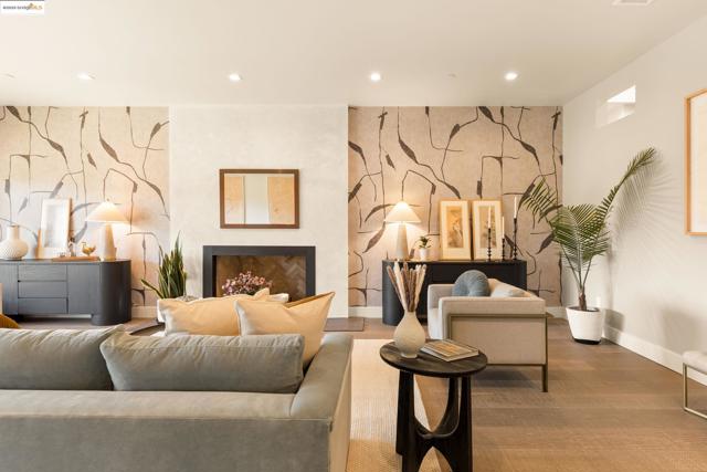 30 Lincolnshire Dr, Oakland CA: https://media.crmls.org/mediaz/74ee6e78-a160-4991-bdbd-d1967350b929.jpg