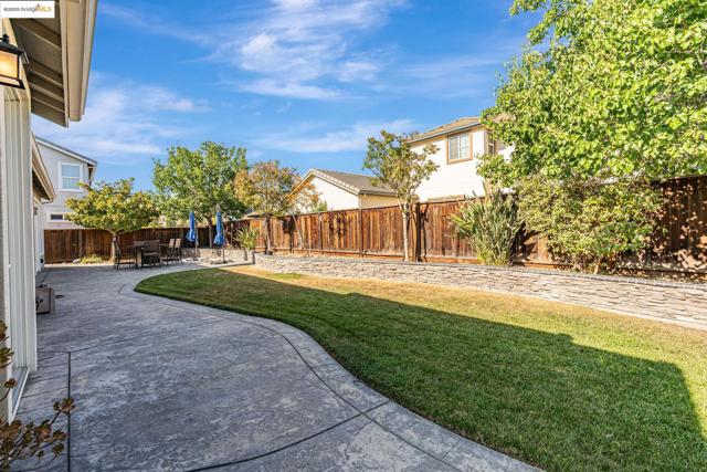 43 Sorrel Ct, Oakley CA: https://media.crmls.org/mediaz/74eeb381-d349-49e8-a5f8-0e751ee00ac0.jpg