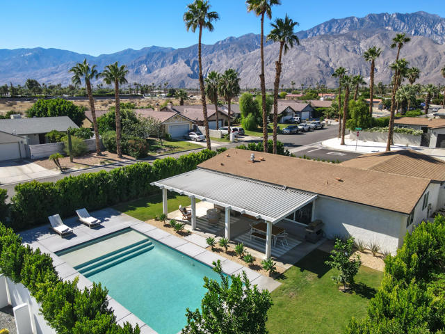 2034 Marni Court, Palm Springs CA: https://media.crmls.org/mediaz/74eeee69-e180-4280-be44-8f2d0145bf09.jpg
