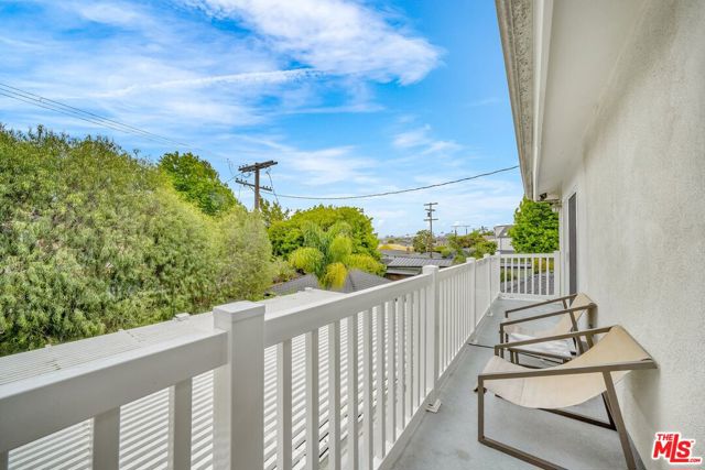8011 Rayford Drive, Los Angeles CA: https://media.crmls.org/mediaz/74ef5435-fd3e-441a-bc4f-9f20bc1c4eee.jpg