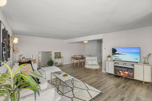 Detail Gallery Image 9 of 36 For 2544 Navarra #12,  Carlsbad,  CA 92009 - 2 Beds | 2 Baths