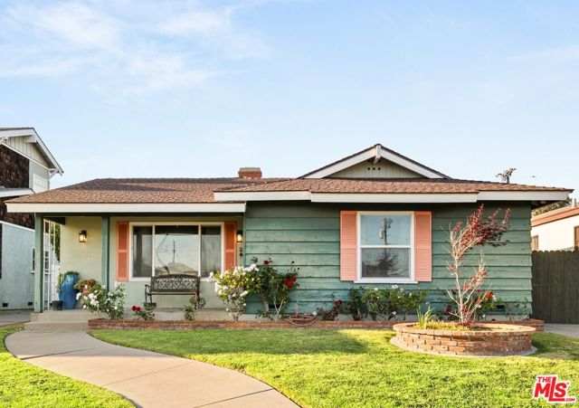 6347 W 84th Street, Los Angeles CA: https://media.crmls.org/mediaz/74efe902-3a4c-4577-b700-cae6ae758ef9.jpg