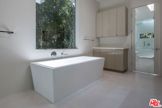 1355 Devlin Drive, Los Angeles CA: https://media.crmls.org/mediaz/74f052dc-1203-4ea5-95cd-6fffa536d64b.jpg