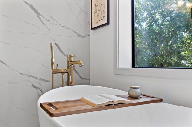 522 Summit Drive, Redwood City CA: https://media.crmls.org/mediaz/74f0c666-c56a-428d-aedc-99ffc8db0c90.jpg