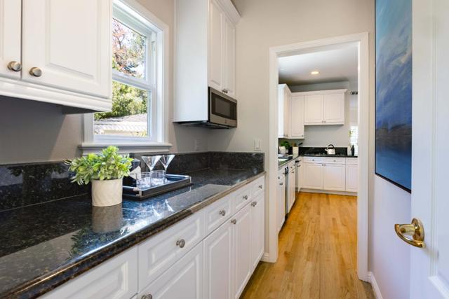 850 Arroyo Court, Palo Alto CA: https://media.crmls.org/mediaz/74f1079e-8b08-41f5-95d1-ec500023e6b1.jpg