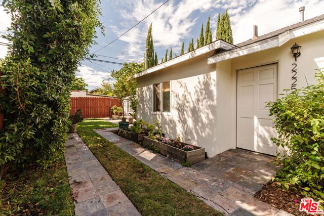 2223 Alsace Avenue photo 42