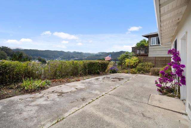 928 Corona Drive, Pacifica CA: https://media.crmls.org/mediaz/74f1843a-ede5-43dc-aef5-265bb411a26a.jpg