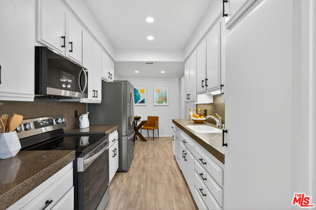 311 Bora Bora Way, Marina del Rey CA: https://media.crmls.org/mediaz/74f1ced4-efef-48a9-b746-56c3ce403c56.jpg