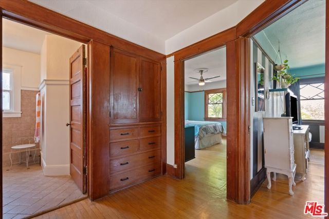 1654 5th Avenue, Los Angeles CA: https://media.crmls.org/mediaz/74f1d174-7631-4324-bd6a-22111ffe552b.jpg