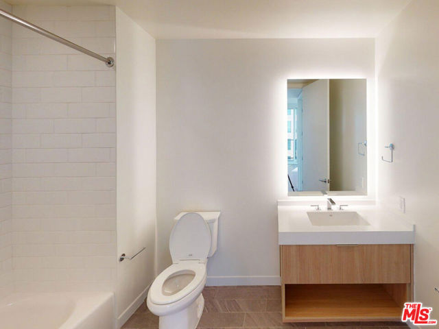 11750 Wilshire Boulevard, Los Angeles CA: https://media.crmls.org/mediaz/74f2d3c1-7639-4e90-9152-7209e8161f68.jpg