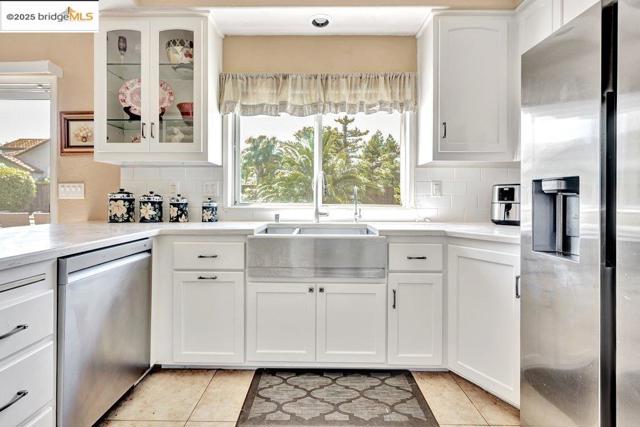 1281 Sea Vista Dr, Brentwood CA: https://media.crmls.org/mediaz/74f31b40-22e3-44f7-ae21-c62819e54a11.jpg