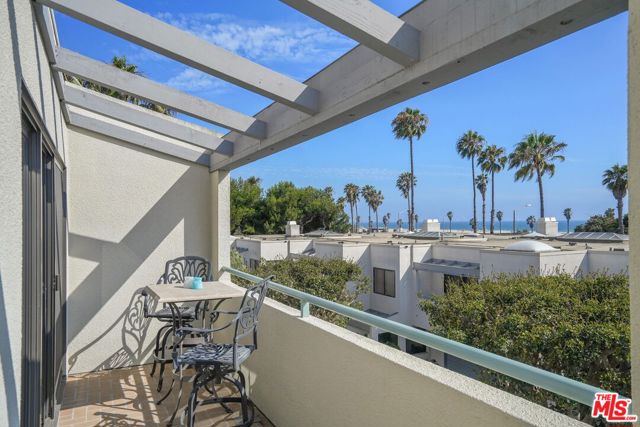 20 Ocean Park Boulevard, 22 photo 1