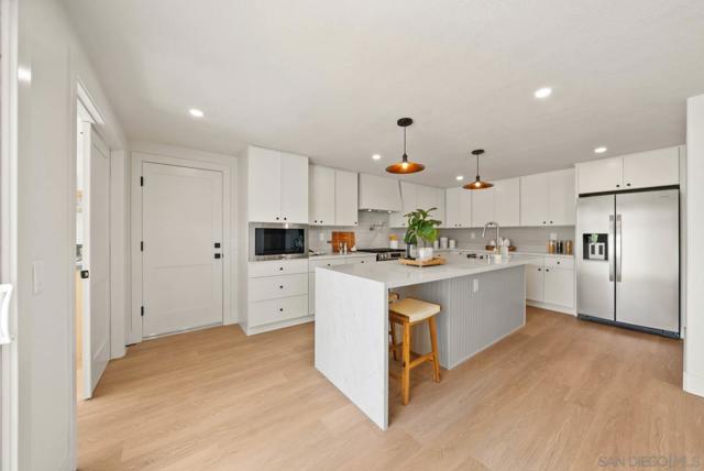 4946 Kalamis Way, Oceanside CA: https://media.crmls.org/mediaz/74f4cfd5-122e-46ff-ad0f-117613ba8f80.jpg
