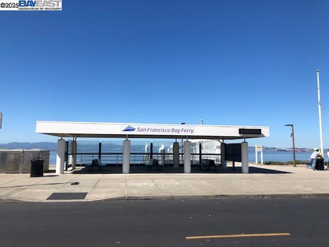 37 Clipper Drive, Alameda CA: https://media.crmls.org/mediaz/74f58514-721c-4240-bb8e-a2436e528b73.jpg