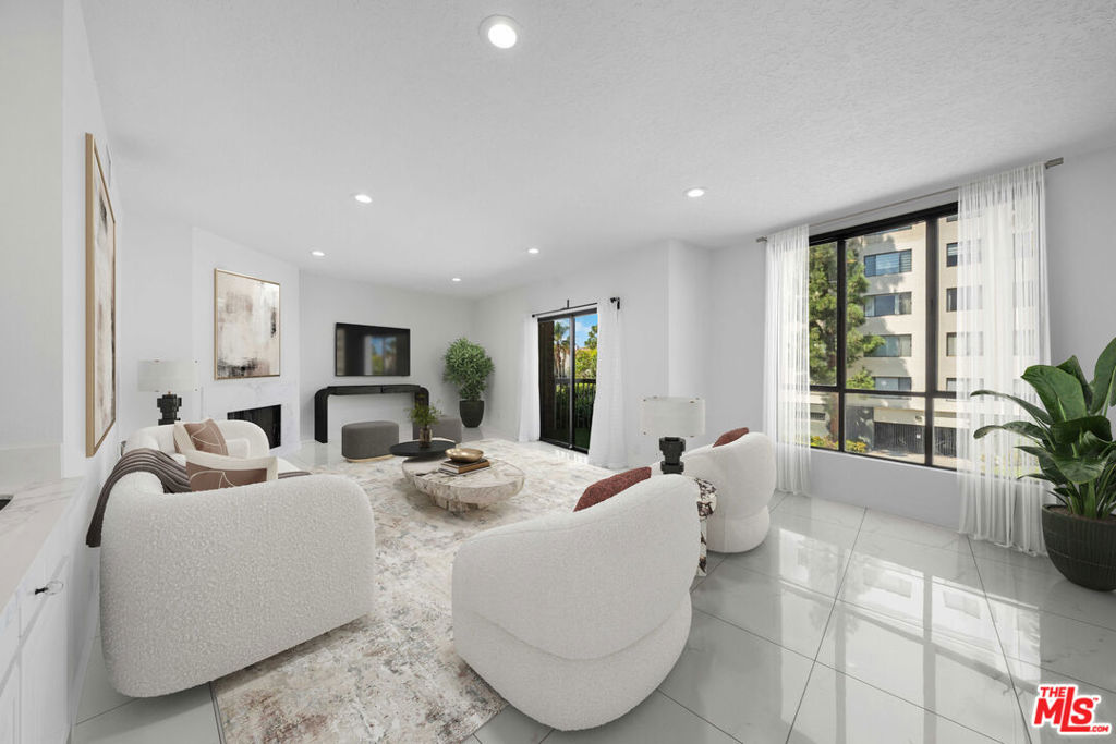 4444 Wilshire Boulevard #206