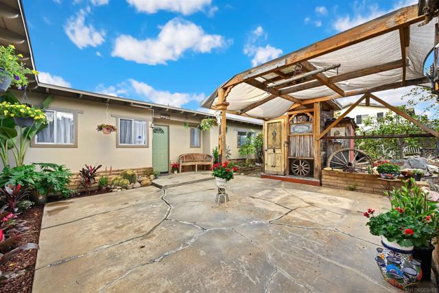 2344 Warmlands Ave, Vista CA: https://media.crmls.org/mediaz/74f5ff5c-391a-49b2-8188-06b1eb14bfcc.jpg