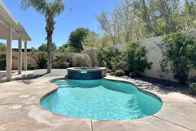 1247 Oro, Palm Springs CA: https://media.crmls.org/mediaz/74f62aa1-8db2-4c32-8934-9f8a2b22673b.jpg