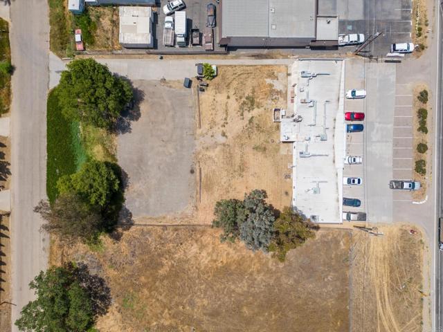 2548 Main Street, Ramona CA: https://media.crmls.org/mediaz/74f62eee-a1cb-4515-b281-2c1b2437196e.jpg