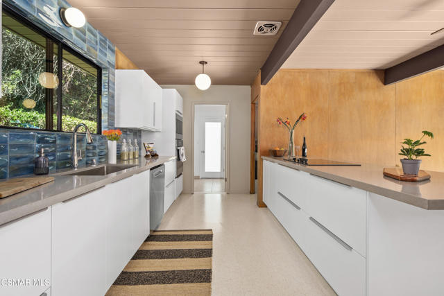 1449 Fordham Avenue, Thousand Oaks CA: https://media.crmls.org/mediaz/74f66ecc-a1ca-40a2-bbf7-10ab5f337dd7.jpg