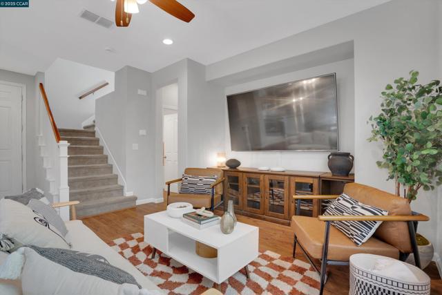 218 Ladybug Ln, Martinez CA: https://media.crmls.org/mediaz/74f68cd1-e978-4aeb-a389-c8982aebd0f6.jpg