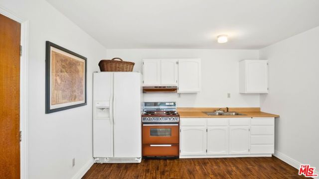 6155 Poppy Peak Drive, Los Angeles CA: https://media.crmls.org/mediaz/74f695c3-f4b9-47fb-9e94-63a49ca6b87d.jpg