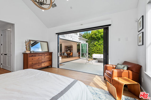7614 Truxton Avenue, Los Angeles CA: https://media.crmls.org/mediaz/74f6b1fe-82bb-42f1-beb2-0095b369a9b9.jpg
