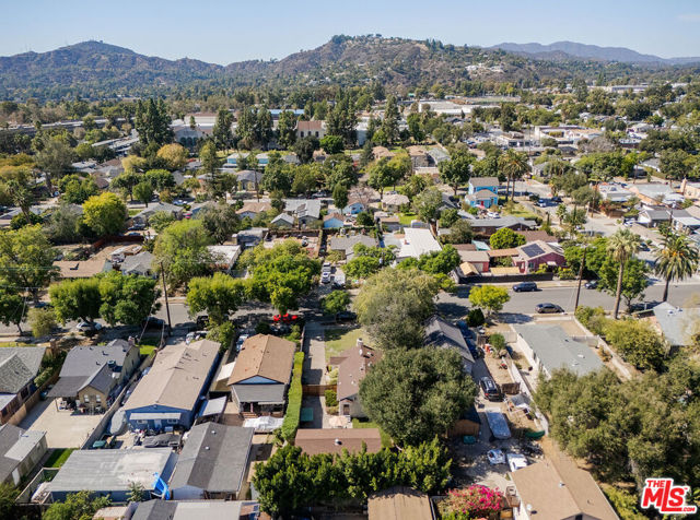 1900 Mentone Avenue photo 43