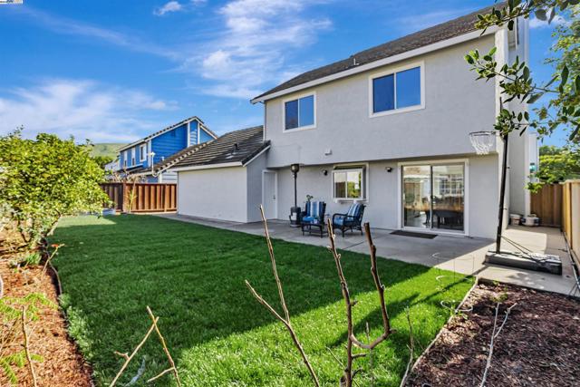 427 Summerwood Dr, Fremont CA: https://media.crmls.org/mediaz/74f70410-ae67-4a60-9512-f99ddfb96fe5.jpg