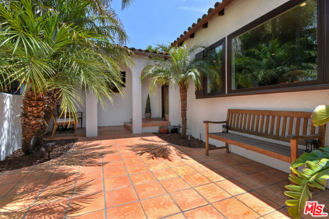 10344 Woodbridge Street, Toluca Lake CA: https://media.crmls.org/mediaz/74f7686d-dc0a-49f6-88e7-e0107aaf97da.jpg