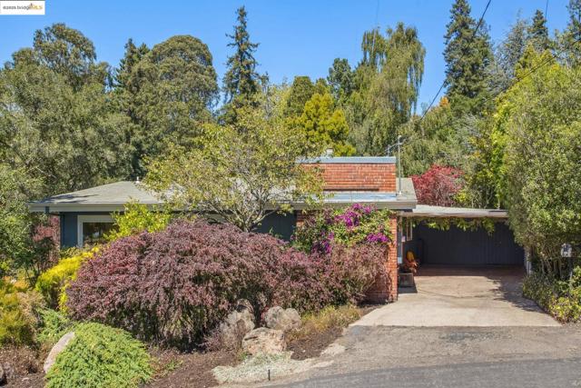 39 Norwood Ave, Kensington CA: https://media.crmls.org/mediaz/74f78475-61e9-499b-8a16-5b01a414b2f5.jpg