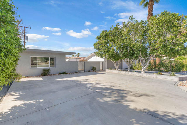 44635 San Carlos Avenue, Palm Desert CA: https://media.crmls.org/mediaz/74f7a00e-2571-483d-a73a-6e0731bef1a0.jpg