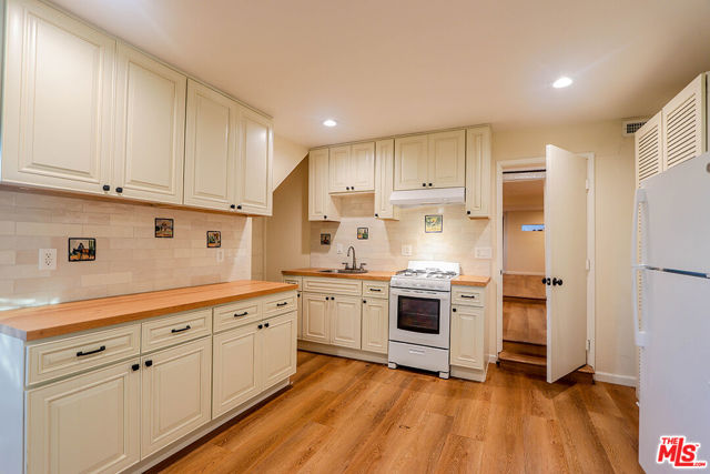 3131 & 3135 Oakcrest Drive, Los Angeles CA: https://media.crmls.org/mediaz/74f845fc-9ea0-43cc-97b3-a6a069aaa557.jpg