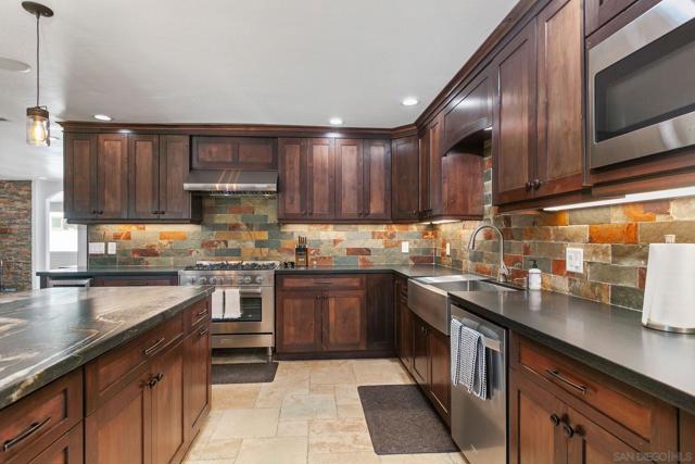 704 Matagual Dr, Vista CA: https://media.crmls.org/mediaz/74f87f92-c319-43ab-a8f3-fed578ec4ba5.jpg