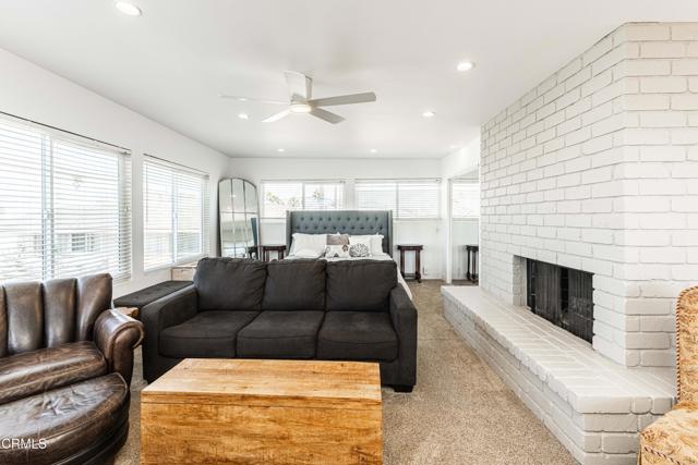 2516 Roosevelt Boulevard, Oxnard CA: https://media.crmls.org/mediaz/74f90656-4701-4238-b892-3ca16cde76b1.jpg