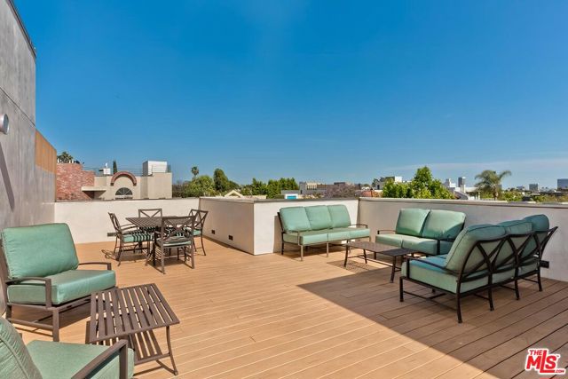 855 N Croft Avenue, Los Angeles CA: https://media.crmls.org/mediaz/74f94d49-c41b-4e59-ba0a-7a598955710e.jpg