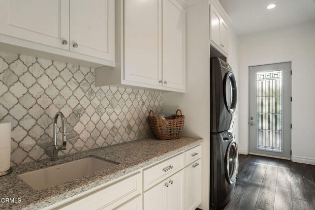 1069 Corte Barroso, Camarillo CA: https://media.crmls.org/mediaz/74f9d8d2-bb4f-44cf-beee-87706b6ddf8d.jpg