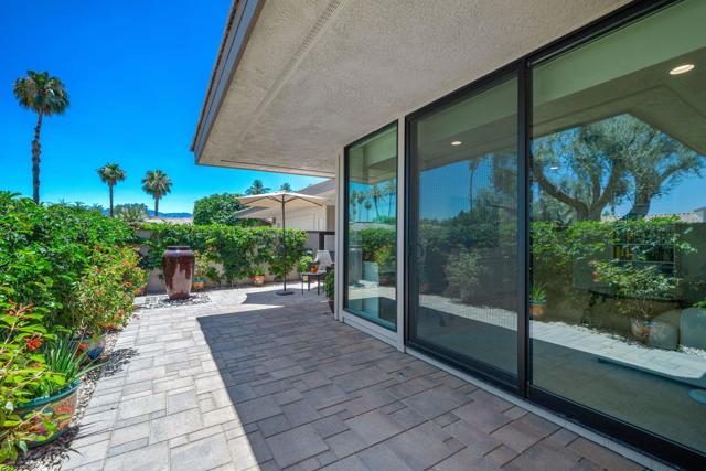 9 Furman Court, Rancho Mirage CA: https://media.crmls.org/mediaz/74fa00c8-ba0f-4053-be28-968351438640.jpg