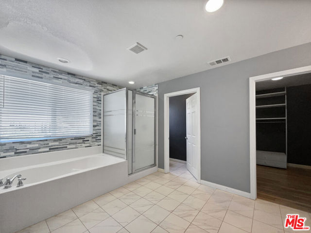 12101 Van Nuys Boulevard, 40 photo 7