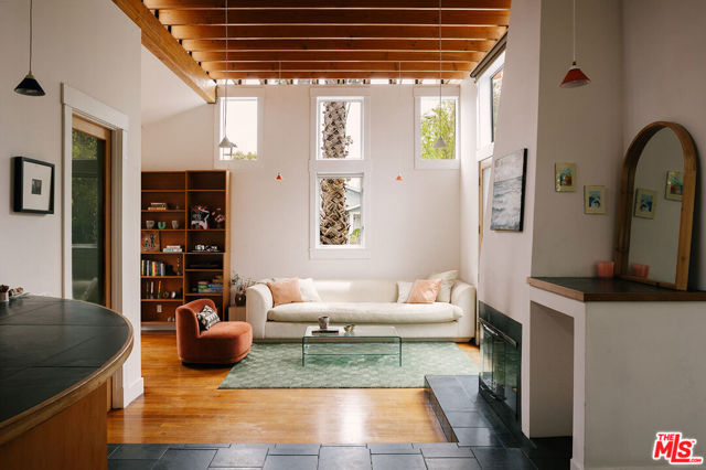 803 Boccaccio, Venice CA: https://media.crmls.org/mediaz/74fa1dc9-5cf2-4635-af9c-faee245ebc85.jpg