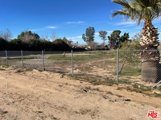 12399 E AVE V-12, Pearblossom CA: https://media.crmls.org/mediaz/74faa47e-8728-488f-8cb4-029866840d9f.jpg