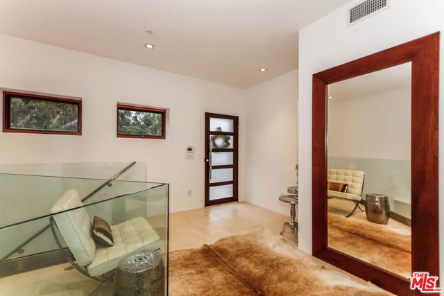 1929 N CURSON Place, Los Angeles CA: https://media.crmls.org/mediaz/74fabc5e-4287-4a7b-90b3-970bdb09cb5b.jpg