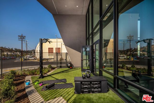 1101 N Main Street, Los Angeles CA: https://media.crmls.org/mediaz/74fac9b0-f3a6-462b-8be5-d3d08fedd31c.jpg