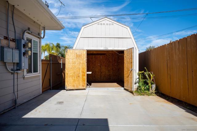 12643 Castle Court Dr, Lakeside CA: https://media.crmls.org/mediaz/74fba7f8-22a2-47a3-80b0-1d7307494047.jpg