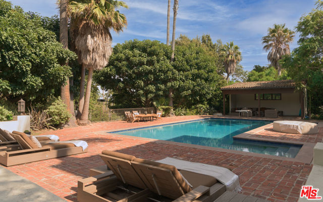 7046 Grasswood Avenue, Malibu CA: https://media.crmls.org/mediaz/74fc28ec-8edc-4fb4-88e5-f7d3d6ff4071.jpg