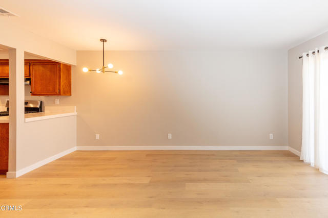 Detail Gallery Image 11 of 25 For 985 Hawthorne Ln, Ventura,  CA 93003 - 3 Beds | 3/1 Baths