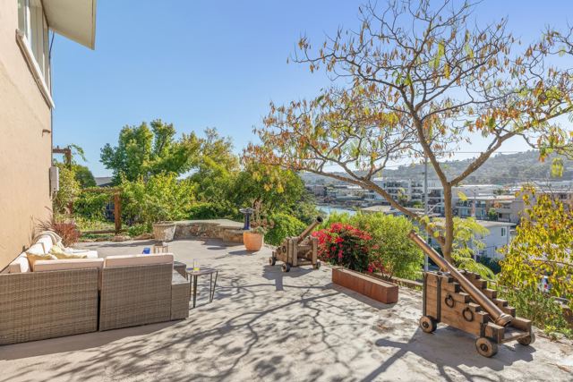 28 Marina Court Dr, San Rafael CA: https://media.crmls.org/mediaz/74fd252b-3a72-41ec-9525-1e04863bf85b.jpg
